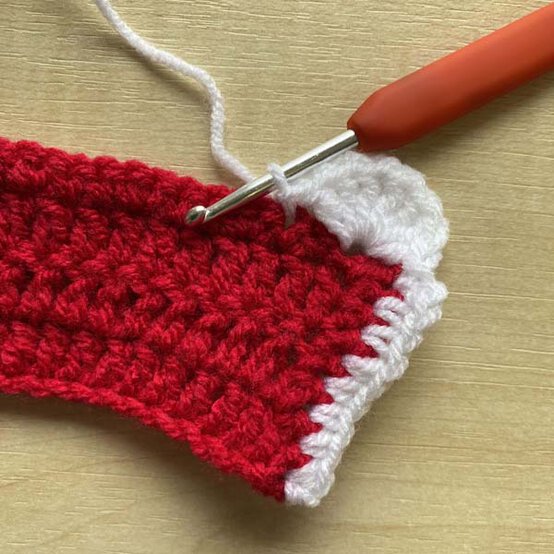 ideas%5Fhow%2Dto%2Dcrochet%2Da%2Dchristmas%2Dpet%2Daccessory%5Ffrill%5F2.jpg?sw=554&q=85