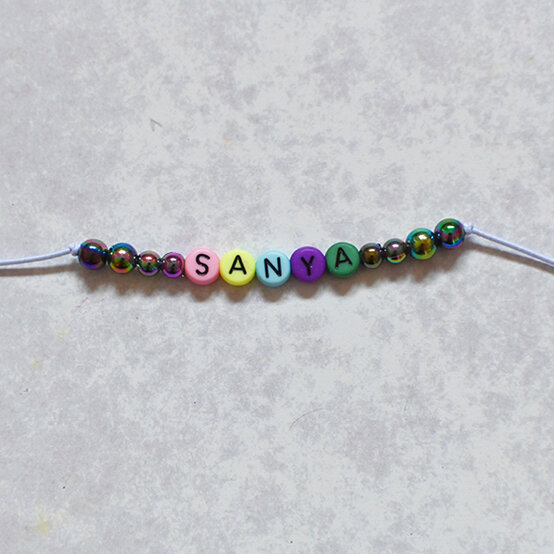 how_to_make_personalised_friendship_bracelets_6.jpg?sw=554&q=85