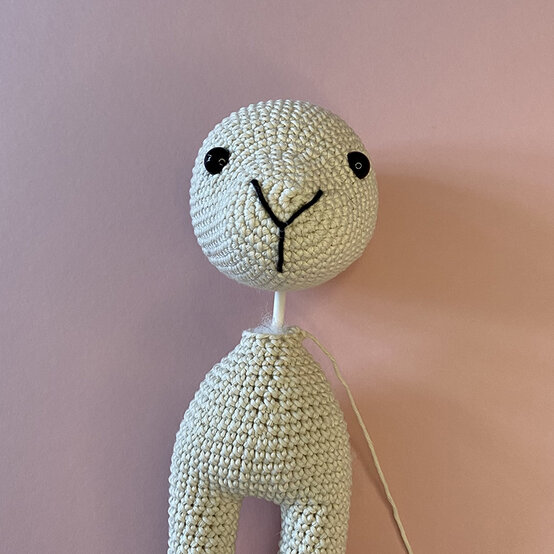 Idea_how-to-crochet-an-amigurumi-rabbit_Neck%20Head.jpg?sw=554&q=85