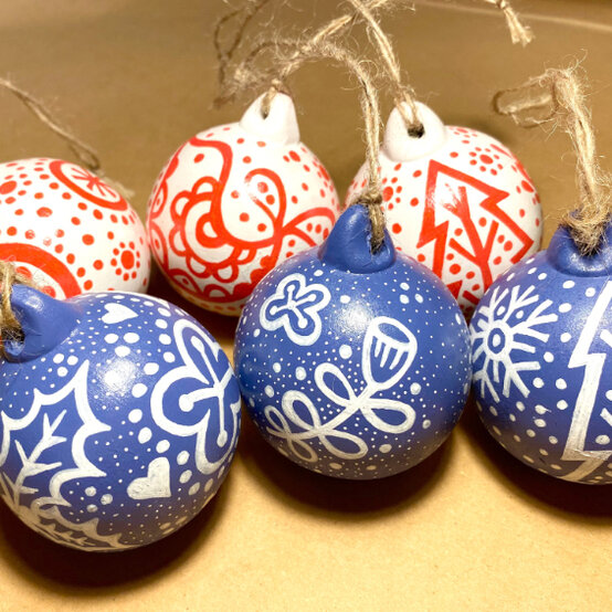 scandi-inspired-baubles-step-5.jpg?sw=554&q=85