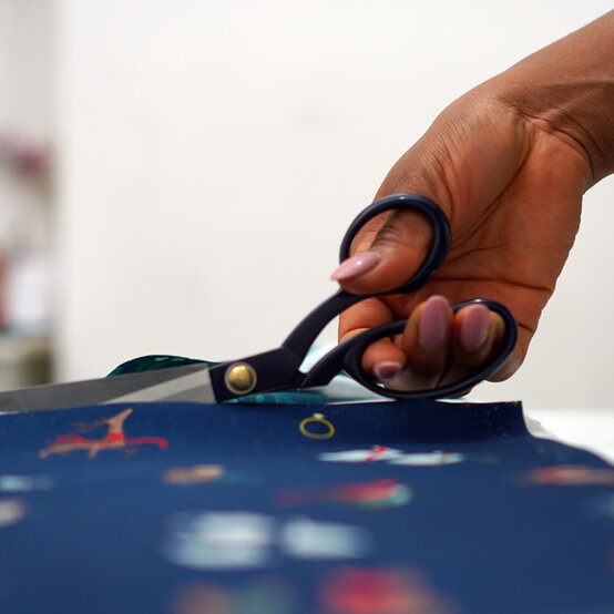 how-to-sew-a-craft-organiser_step2_2.jpg?sw=554&q=85