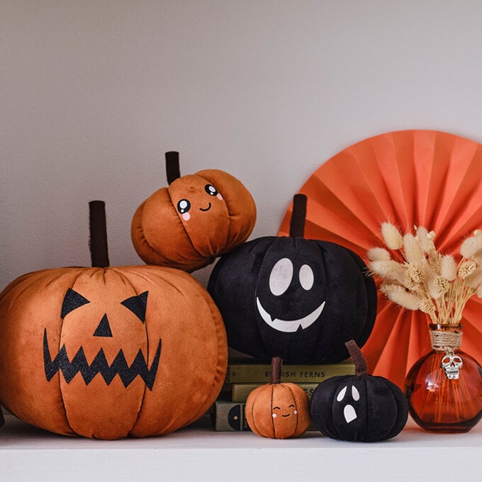 idea_how-to-personalise-your-plush-pumpkin_step6.jpg?sw=680&q=85