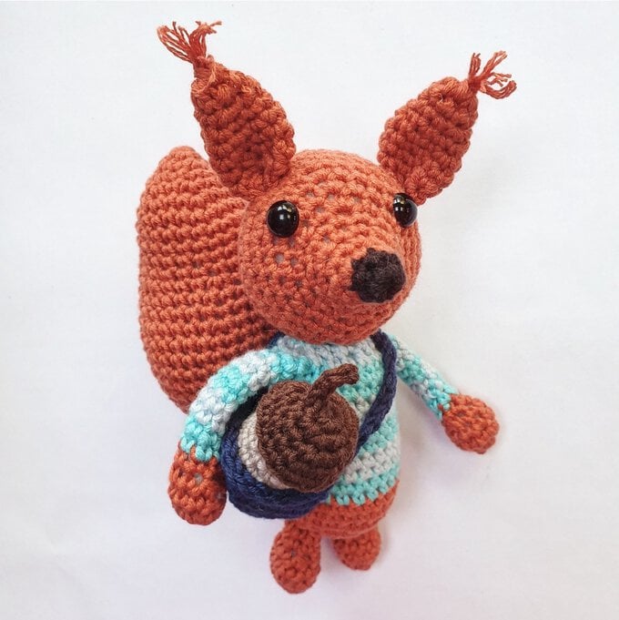 how-to-crochet-an-autumn-squirrel-wreath_squirrel.jpg?sw=680&q=85