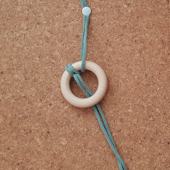 idea%5Fmacrame%2Dchristmas%2Dcrackers%2Dblue%5Fstep2a.jpg?sw=554&q=85