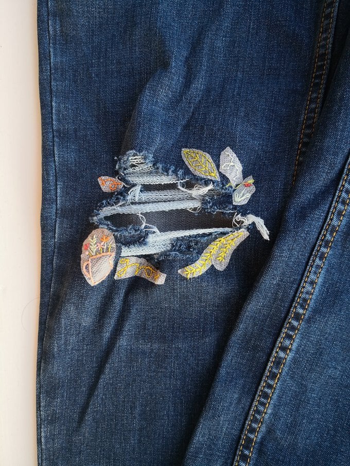 embroidered_jeans3.jpg?sw=680&q=85