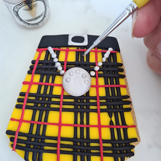 how-to-make-kilt-shortbread-biscuits_step-12b.jpg?sw=554&q=85