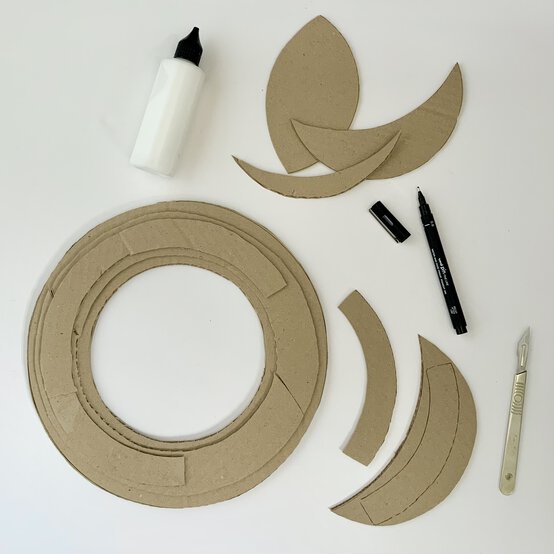 img_autumnleafwreathstep3.jpg?sw=554&q=85