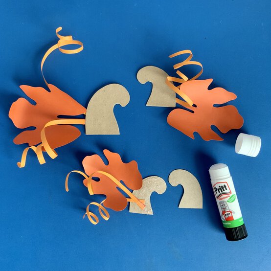 Idea_how-to-make-paper-pumpkins_step13.jpg?sw=554&q=85