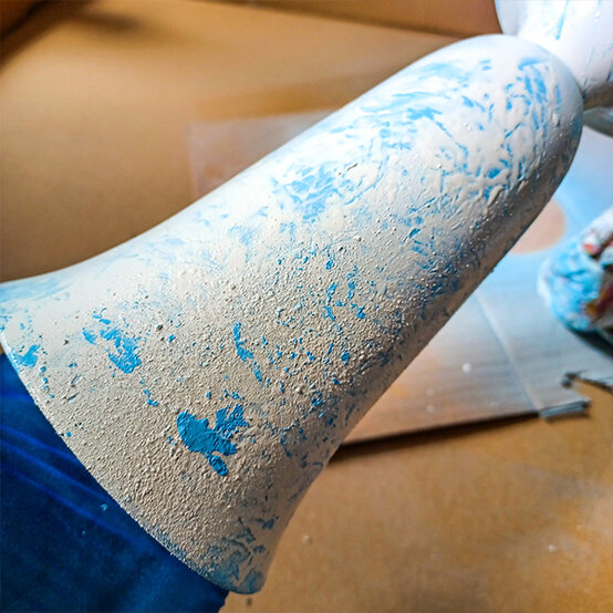 Montana%20Spray%20Paint%20Vase_Step6b.jpg?sw=554&q=85