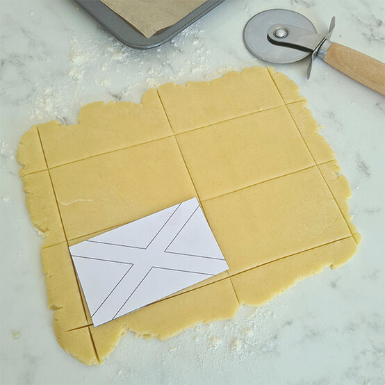 how-to-make-kilt-shortbread-biscuits_step-3c.jpg?sw=554&q=85