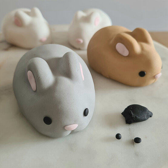 Idea_how-to-make-bunny-mini-cakes_step4b.jpg?sw=554&q=85