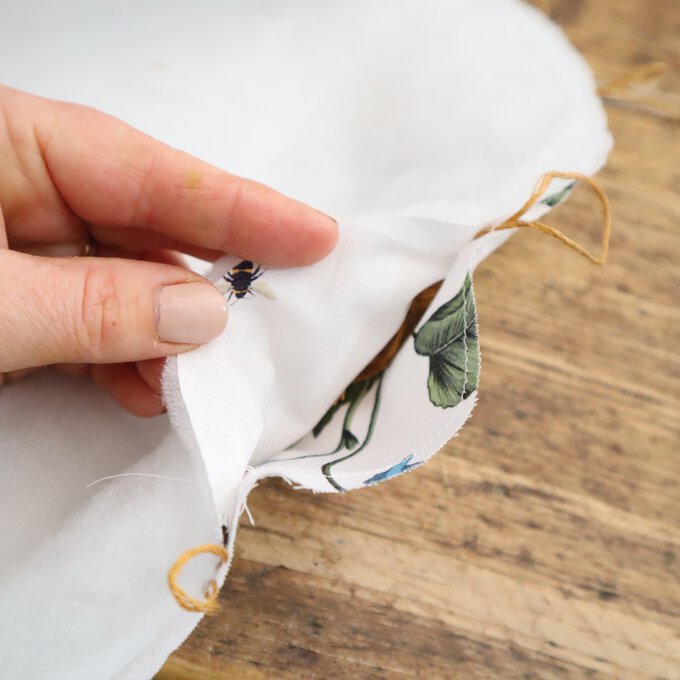 how-to-sew-placemats-and-napkins_placemat_step6e.jpg?sw=680&q=85