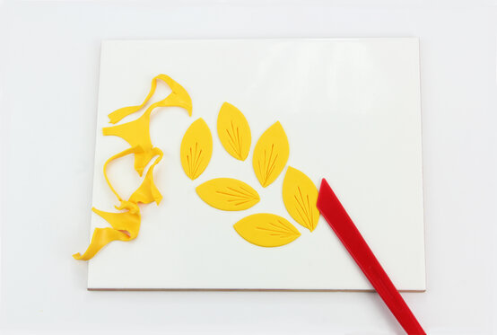 how_to_make_a_fimo_daffodil_step-4l.jpg?sw=554&q=85