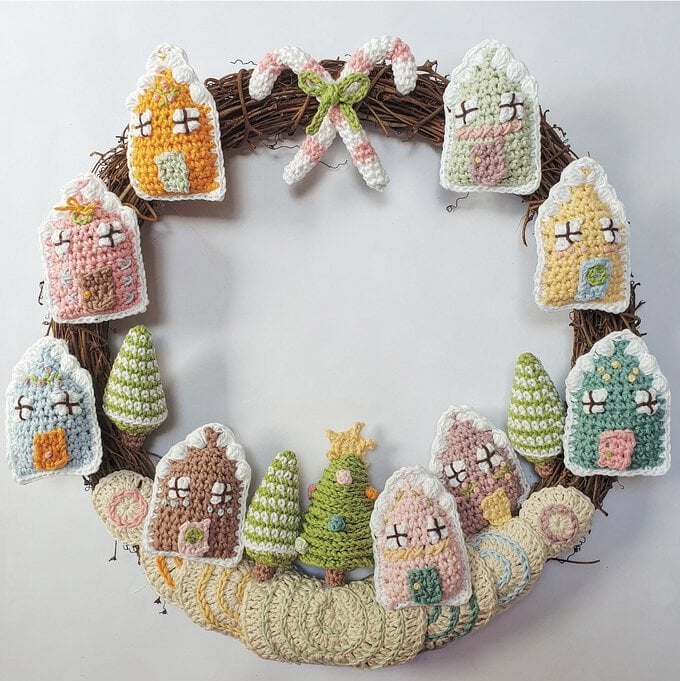 Idea_how-to-make-a-crochet-gingerbread-village-wreath_step12f.jpg?sw=680&q=85