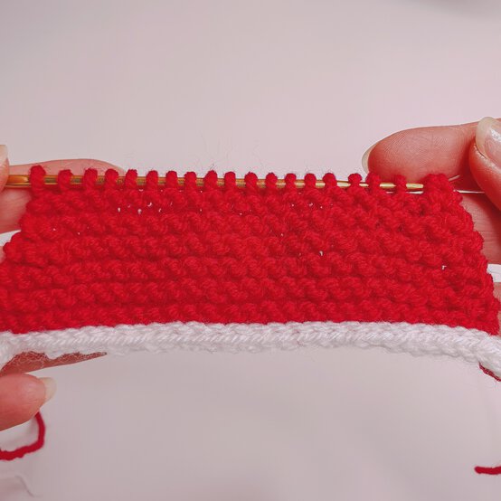 Ideas_How-to-Knit-Jubilee-Bunting-step-7.jpg?sw=554&q=85