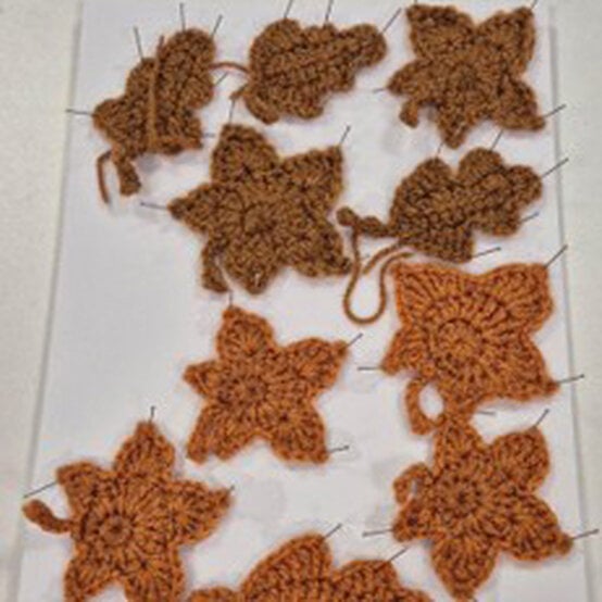 ideas%5Fhow%2Dto%2Dcrochet%2Dan%2Dautumn%2Ddoor%2Dcurtain%5Fblocking%5Fstep%2D2.jpg?sw=554&q=85
