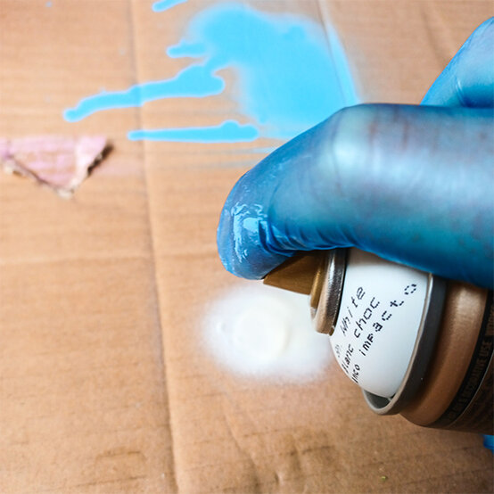 Montana%20Spray%20Paint%20Vase_Step4a.jpg?sw=554&q=85