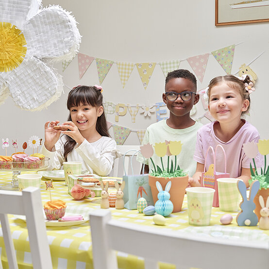 easter%2Dtable%2Ddisplay%2D2026.jpg?sw=554&q=85