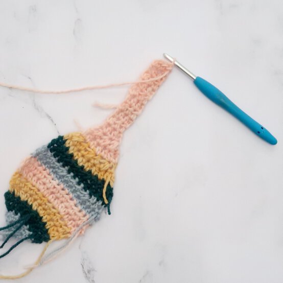 3_Ways_to_Use_Scrap_yarn_Crochet%20hair%20tie%206.jpeg?sw=554&q=85