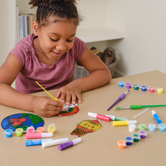 idea_kids-crafts-to-make-this-summer_suncatchers.jpg?sw=554&q=85