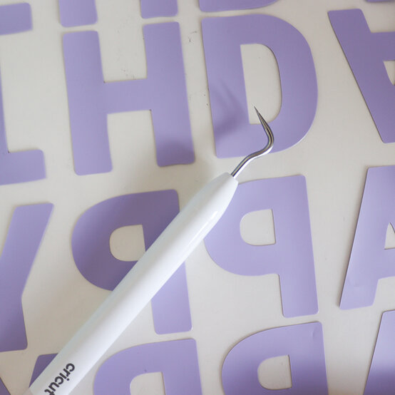 cricut_birthday-banner-with-smart-iron-on-vinyl_step3.jpg?sw=554&q=85