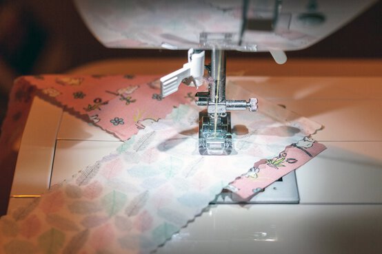 3-sewing-jelly-roll-strips-together-resize.jpg?sw=554&q=85