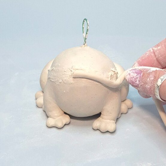 idea%5Fnovelty%2Dchristmas%2Ddecorations%2Dfrog%5Fstep%2D17.jpg?sw=554&q=85