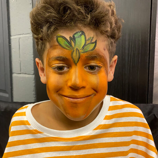 idea_halloween-face-paint-ideas-pumpkin_step4.jpg?sw=554&q=85