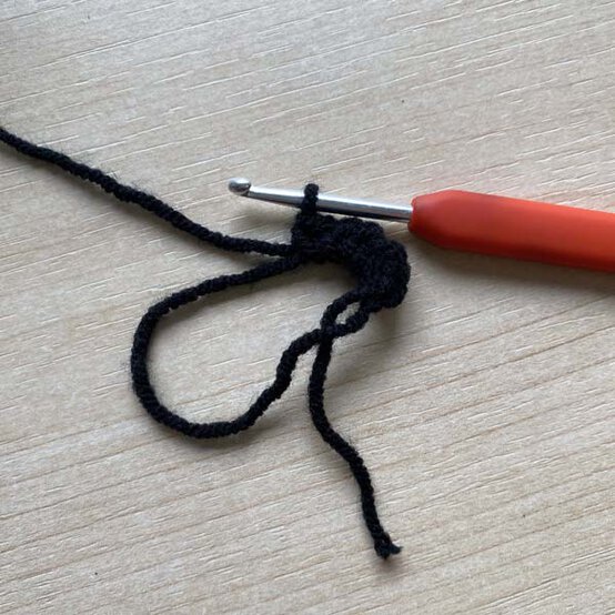 ideas%5Fhow%2Dto%2Dcrochet%2Da%2Dchristmas%2Dpet%2Daccessory%5Fbuttons%5F1.jpg?sw=554&q=85