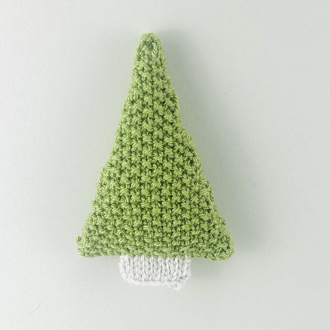 How-to-Knit-a-Christmas-Tree-Garland_design4.jpg?sw=680&q=85