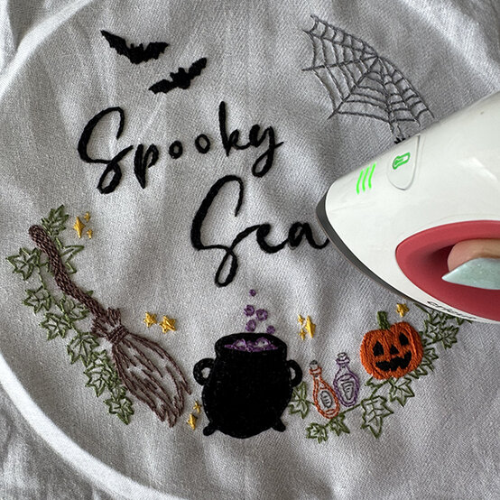 ideas%5Fhalloween%2Dembroidery%2Dhoop%5Ffinishing%2D1.jpg?sw=554&q=85