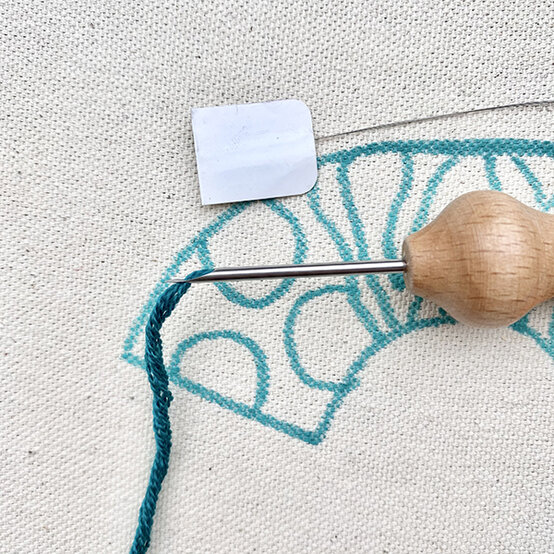 Idea_How-to-personalise-a-canvas-bag-with-punch-needle_Step_3_threading_needle.jpg?sw=554&q=85