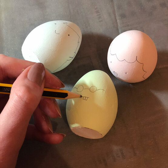 egg_family_illustration_step_2.jpg?sw=554&q=85