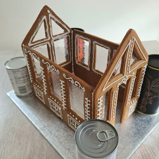 Idea_How-to-make-a-Gingerbread-Greenhouse_Step8.jpg?sw=554&q=85