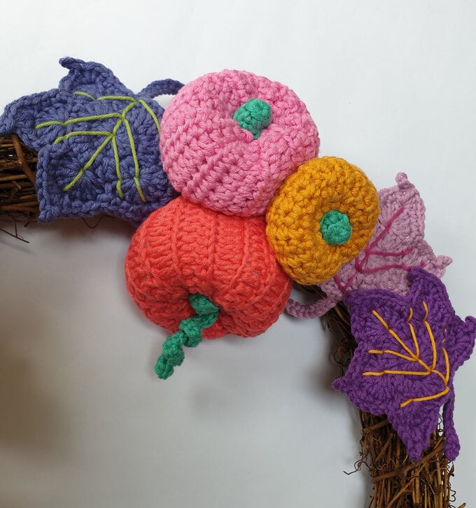 how-to-crochet-an-autumn-wreath-close-up1.jpg?sw=680&q=85