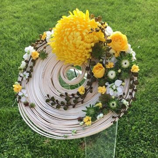 artisan-paula-van-santen-flower-wreath.jpg?sw=554&q=85