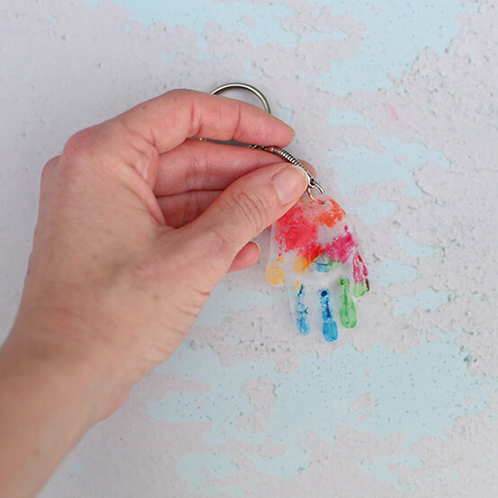 grandparents-key-chain-step-5.jpg?sw=554&q=85