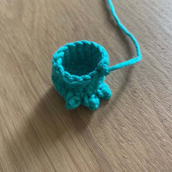 Idea_how-to-crochet-amigurumi-safari-animals_crocodile_step2c.jpg?sw=554&q=85