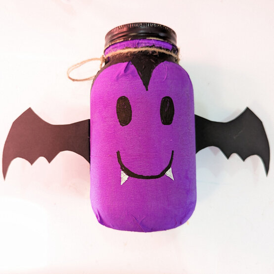 idea_halloween-glass-lanterns-bat_step4.jpg?sw=554&q=85