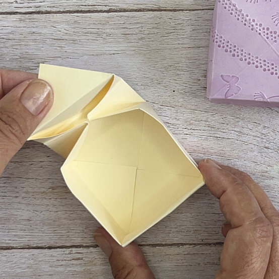 die%2Dcut%2Dprojects%2Dfor%2Dbeginners%5Forigami%2Dbox%2Dstep%2D3.jpg?sw=554&q=85