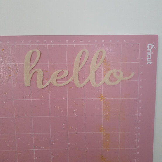 cricut-how-to-make-a-penant-flag-step4.1.jpg?sw=554&q=85