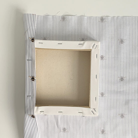 how_to_organise_your_home_office_with_-fabric_notice_board_4-.jpg?sw=554&q=85