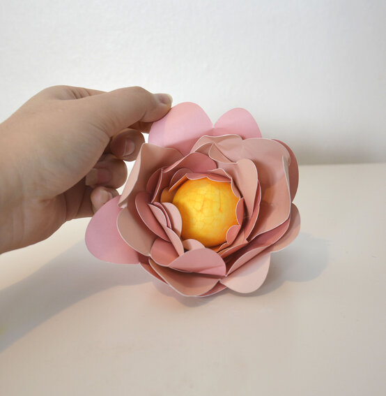 cricut_how_to_create_a_floral_bunny_wreath_step9_5.jpg?sw=554&q=85