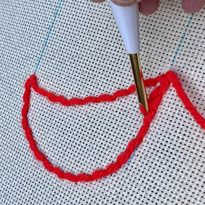 how-to-punch-needle-a-candy-cane-cushion_step_5_filling_section.jpg?sw=680&q=85