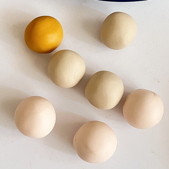 how-to-make-daisy-candle-holders-2.jpg?sw=554&q=85