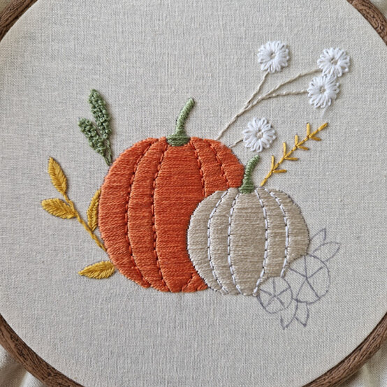 idea%5Fautumn%2Dembroidery%2Dprojects%2Dto%2Dtry%2Dhoop%5Fstep%2D08.jpg?sw=554&q=85