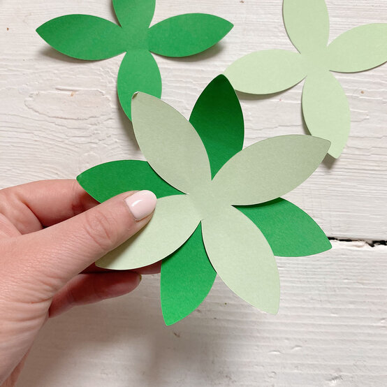 flower-garland-step3.jpg?sw=554&q=85