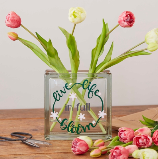 cricut-how-to-make-a-vase-with-vinylsquare.png?sw=554&q=85