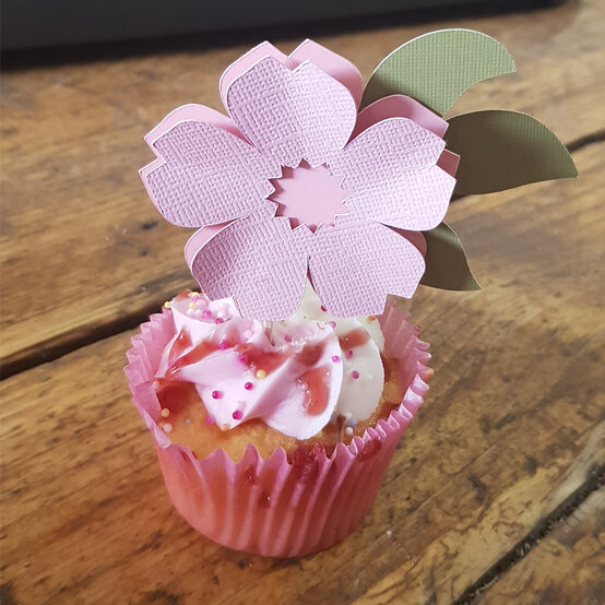 paper-flower-toppers_step7_2.jpg?sw=554&q=85