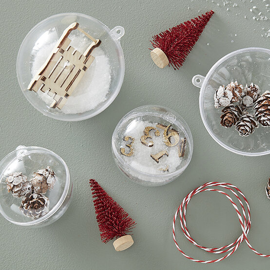 fillable-baubles-square-2.jpg?sw=554&q=85